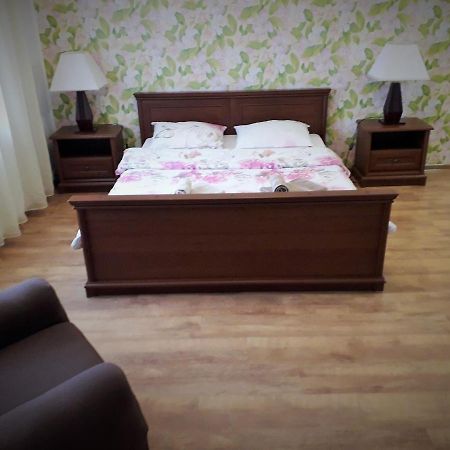 Guest House On Ivana Franka Novyye Petrovtsy Luaran gambar